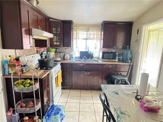 927 W 48th Street, Los Angeles, CA 90037