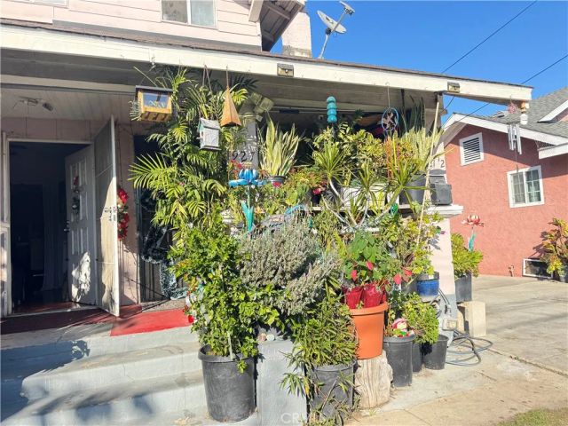 927 W 48th Street, Los Angeles, CA 90037