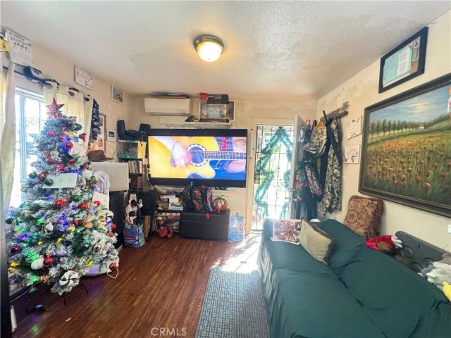 927 W 48th Street, Los Angeles, CA 90037