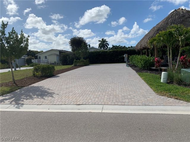 5570 Laguna Caribe CIR, Fort Myers, FL 33905