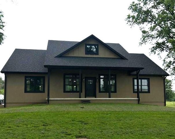 576 E 47 Highway, Girard, KS 66743