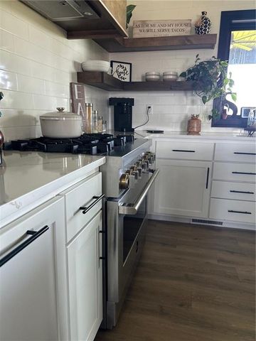 576 E 47 Highway, Girard, KS 66743