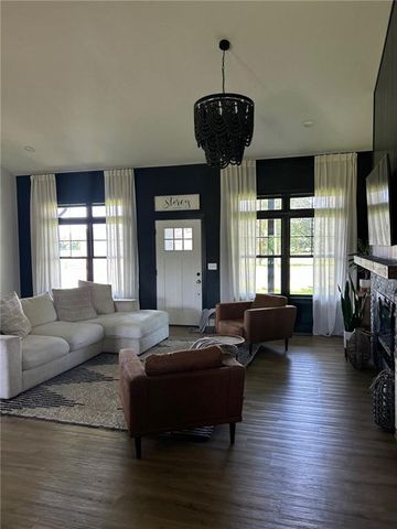 576 E 47 Highway, Girard, KS 66743