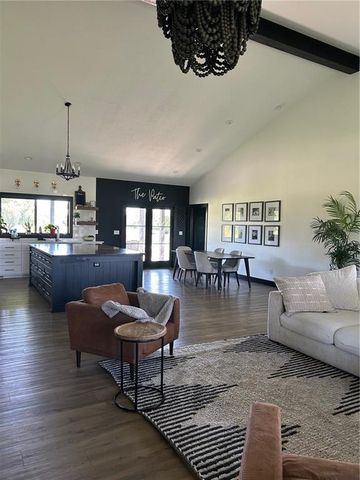 576 E 47 Highway, Girard, KS 66743