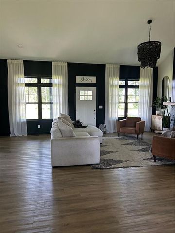 576 E 47 Highway, Girard, KS 66743