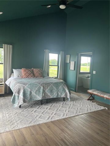 576 E 47 Highway, Girard, KS 66743