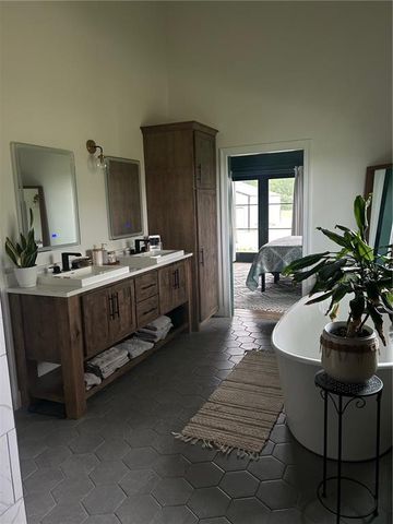 576 E 47 Highway, Girard, KS 66743