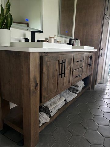 576 E 47 Highway, Girard, KS 66743