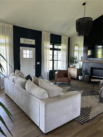 576 E 47 Highway, Girard, KS 66743