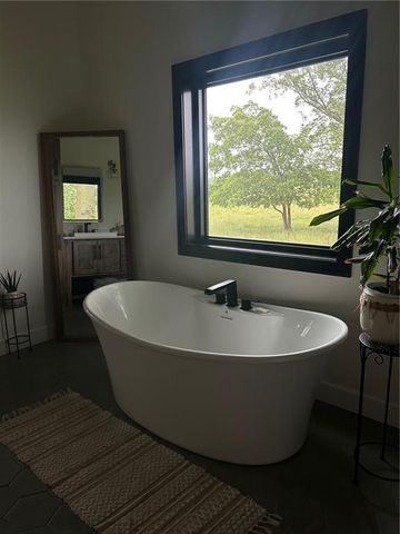 576 E 47 Highway, Girard, KS 66743