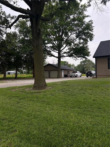 576 E 47 Highway, Girard, KS 66743
