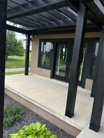 576 E 47 Highway, Girard, KS 66743