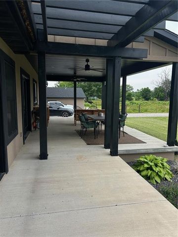 576 E 47 Highway, Girard, KS 66743