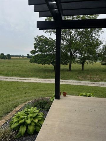 576 E 47 Highway, Girard, KS 66743