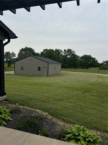 576 E 47 Highway, Girard, KS 66743