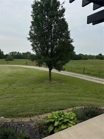 576 E 47 Highway, Girard, KS 66743