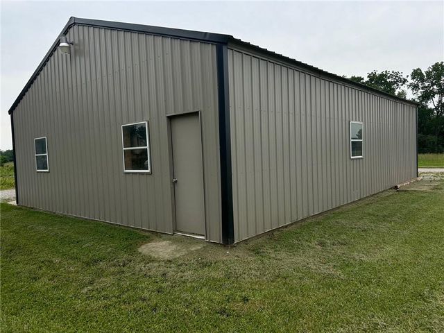 576 E 47 Highway, Girard, KS 66743