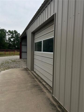 576 E 47 Highway, Girard, KS 66743