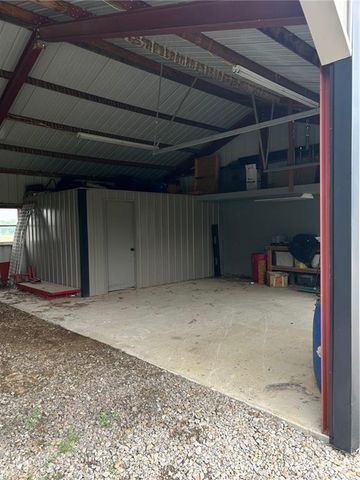 576 E 47 Highway, Girard, KS 66743