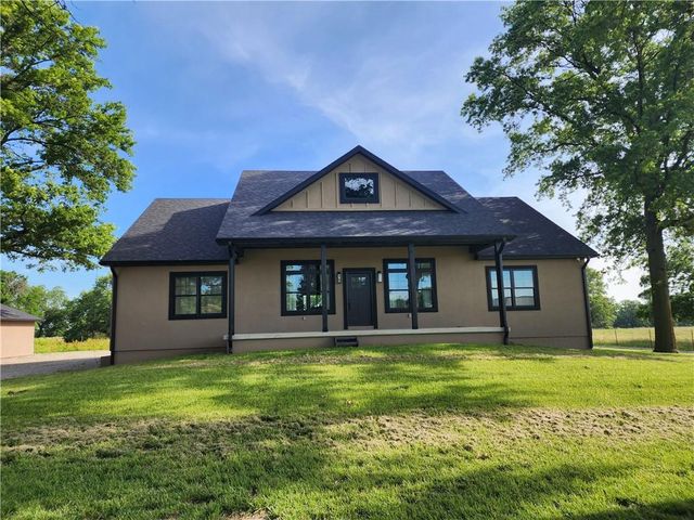 576 E 47 Highway, Girard, KS 66743
