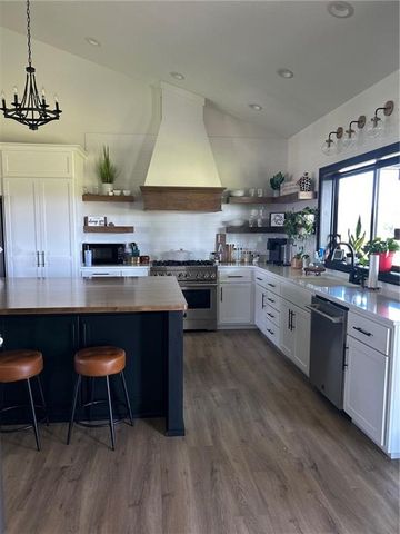 576 E 47 Highway, Girard, KS 66743