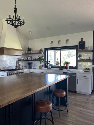 576 E 47 Highway, Girard, KS 66743