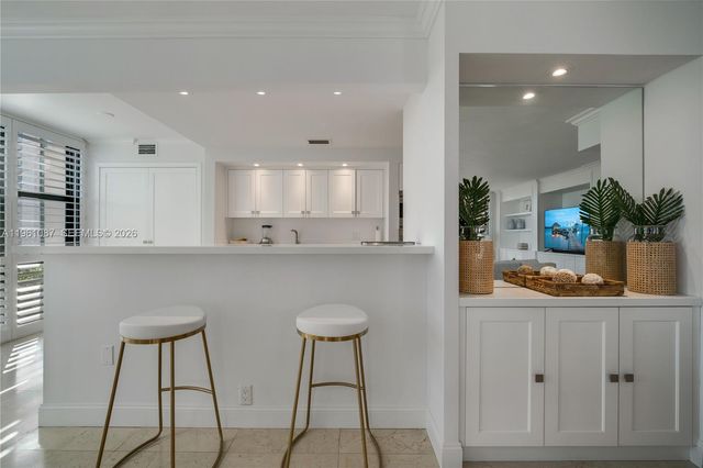 1111 Crandon Blvd C406, Key Biscayne, FL 33149