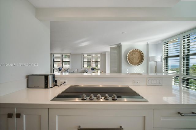 1111 Crandon Blvd C406, Key Biscayne, FL 33149