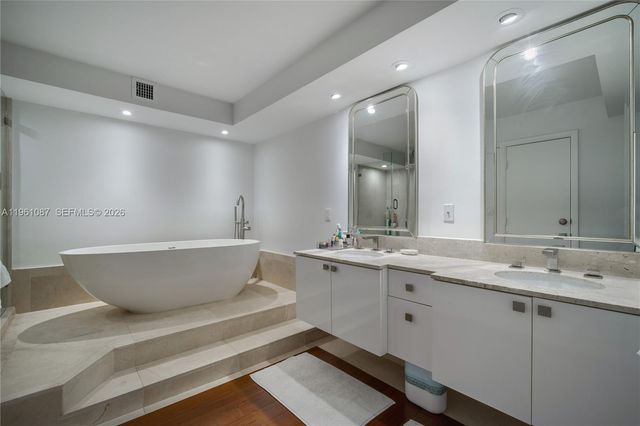 1111 Crandon Blvd C406, Key Biscayne, FL 33149