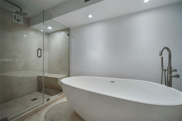 1111 Crandon Blvd C406, Key Biscayne, FL 33149