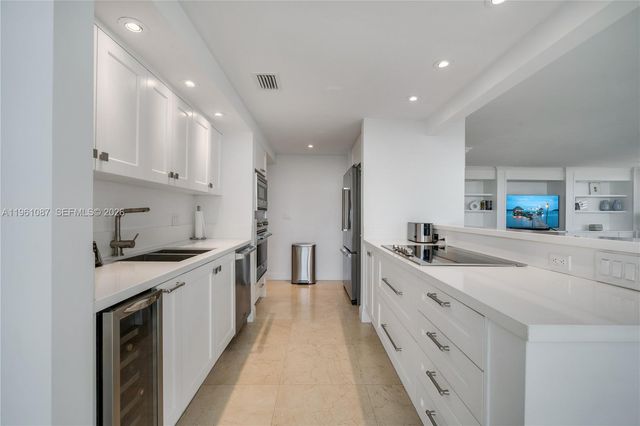 1111 Crandon Blvd C406, Key Biscayne, FL 33149