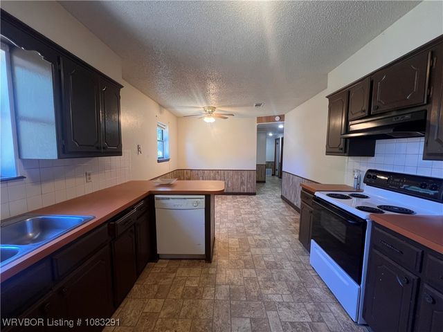 2904 Witteville Drive, Poteau, OK 74953