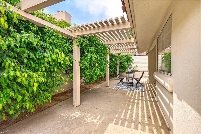 43791 Calle Las Brisas W, Palm Desert, CA 92211
