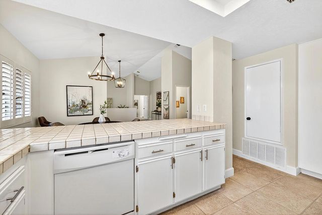 43791 Calle Las Brisas W, Palm Desert, CA 92211