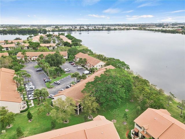 912 Congressional Way, Deerfield Beach, FL 33442