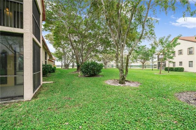 912 Congressional Way, Deerfield Beach, FL 33442