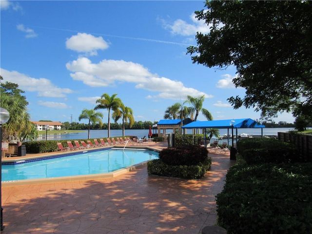 912 Congressional Way, Deerfield Beach, FL 33442
