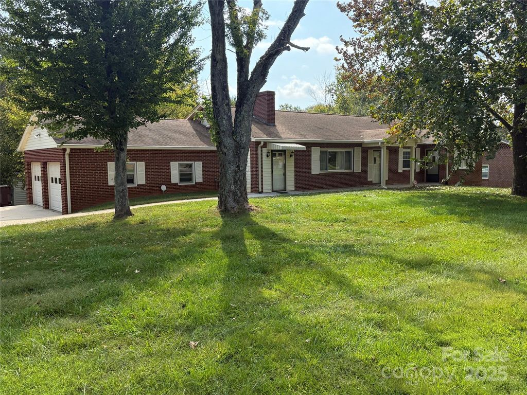 3532 16th Street NE 1, Hickory, NC 28601