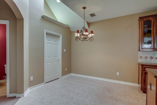 224 Heatherwood Drive, Irving, TX 75063