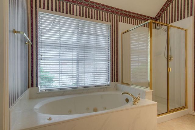 224 Heatherwood Drive, Irving, TX 75063