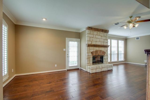 224 Heatherwood Drive, Irving, TX 75063