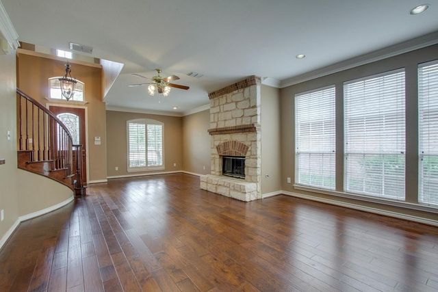 224 Heatherwood Drive, Irving, TX 75063