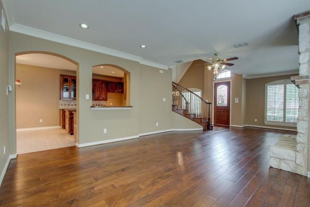 224 Heatherwood Drive, Irving, TX 75063