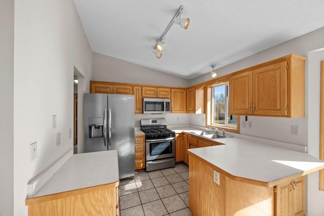 800 11th Avenue SW, Isanti, MN 55040