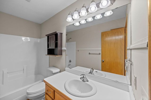 800 11th Avenue SW, Isanti, MN 55040