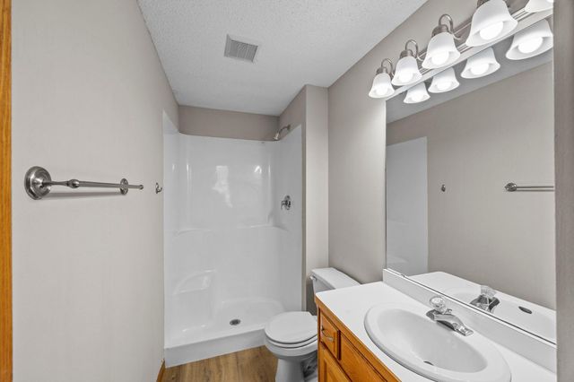 800 11th Avenue SW, Isanti, MN 55040