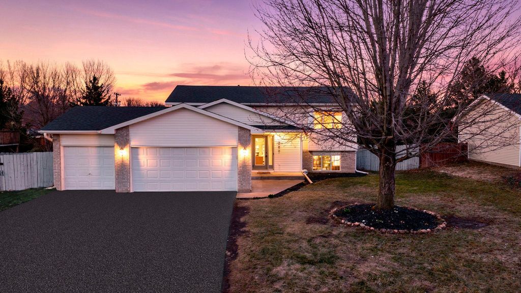 800 11th Avenue SW, Isanti, MN 55040