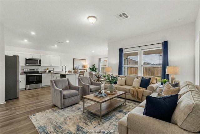 6018 Crest Bridge Court, Bryan, TX 77807