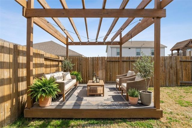 6018 Crest Bridge Court, Bryan, TX 77807