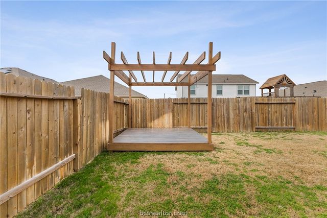6018 Crest Bridge Court, Bryan, TX 77807